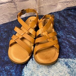 NEW Sofft Ambrosa Luggage (Tan) Leather Strappy Sandal Woman’s Size 7